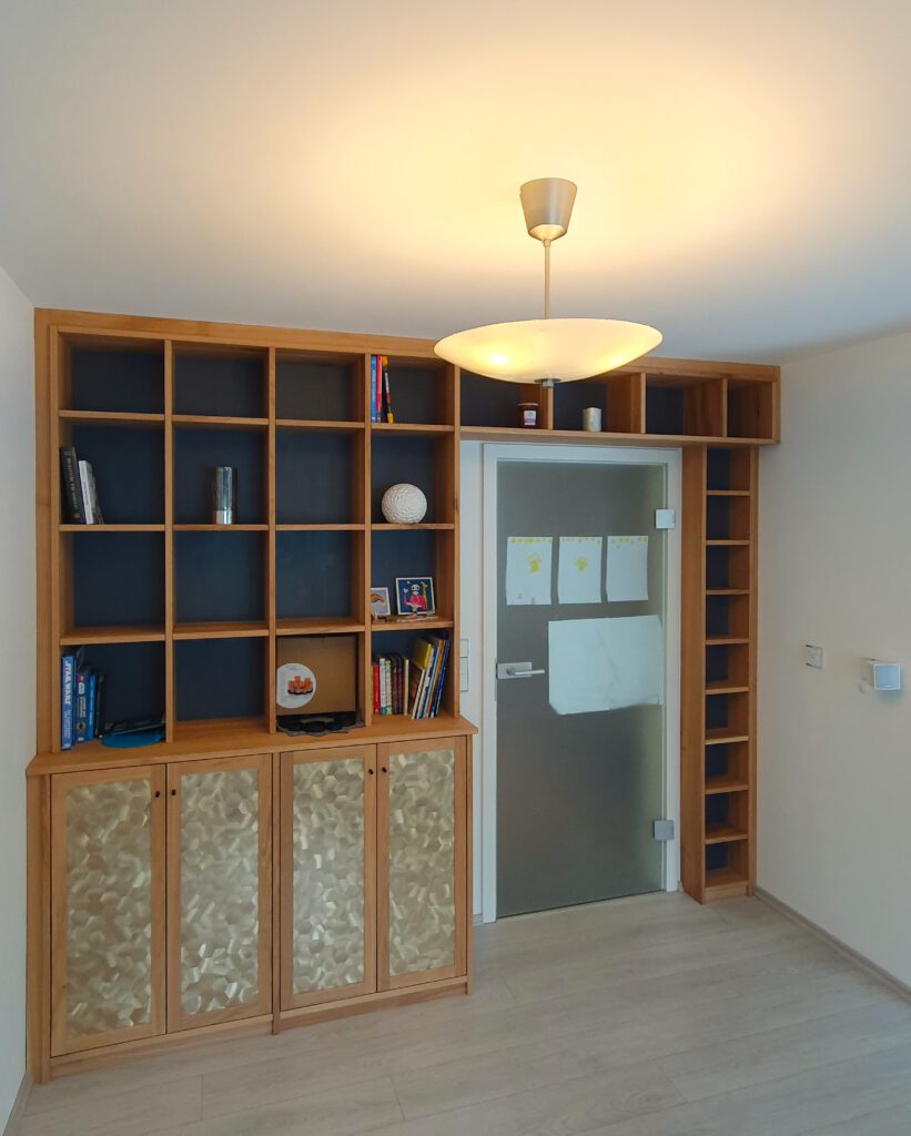 Regalwand handwerklich