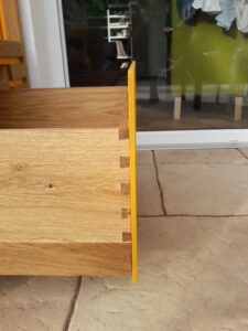 Schublade in Eiche und orange