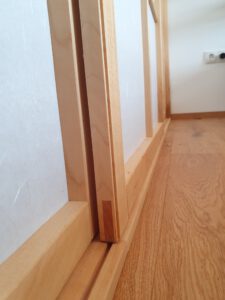Shojischrank Bodenleiste
