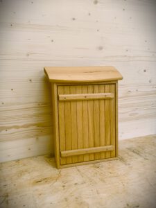 Briefkasten in Robinie