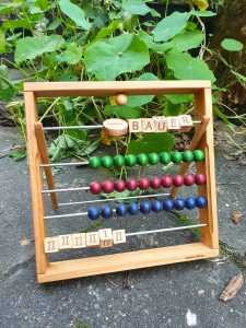 Abakus in Kirschbaum