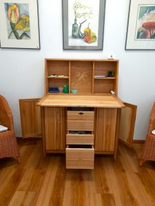 Sekretaer mit viel Stauraum