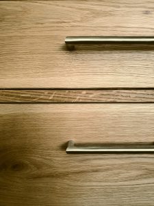 Schublade in Eiche mit Edelstahlgriff