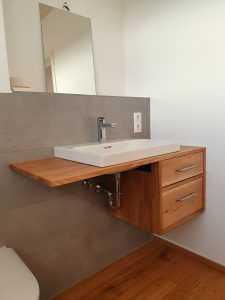 Waschbecken in Eiche